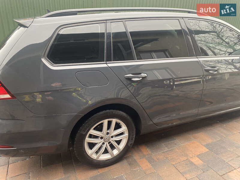 Універсал Volkswagen Golf 2017 в Рівному