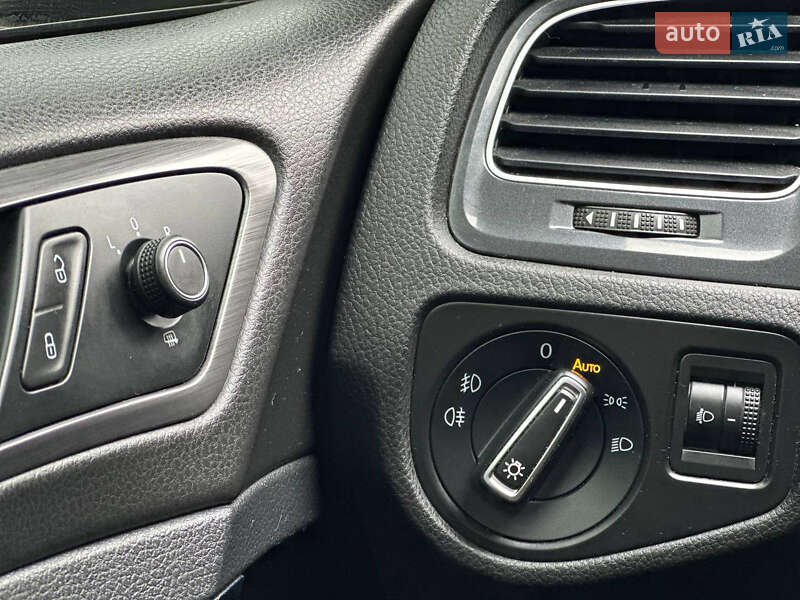 Універсал Volkswagen Golf 2017 в Рівному