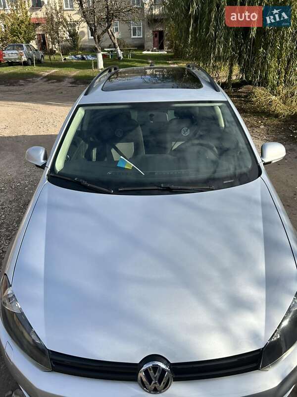 Універсал Volkswagen Golf 2010 в Луцьку