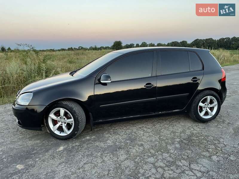 Хетчбек Volkswagen Golf 2003 в Новій Ушиці