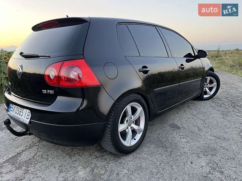 Хетчбек Volkswagen Golf 2003 в Новій Ушиці