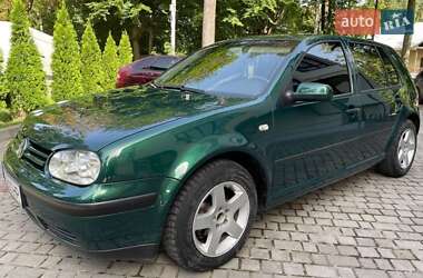 Хетчбек Volkswagen Golf 2002 в Львові