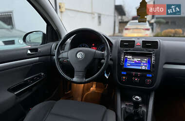 Хэтчбек Volkswagen Golf 2005 в Львове