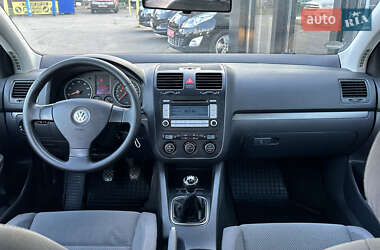 Хэтчбек Volkswagen Golf 2005 в Харькове