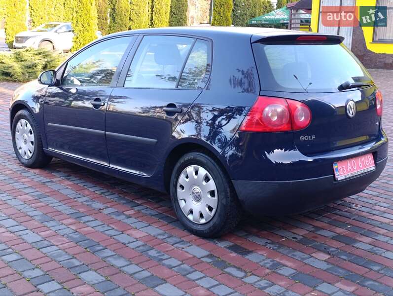 Хетчбек Volkswagen Golf 2004 в Старокостянтинові