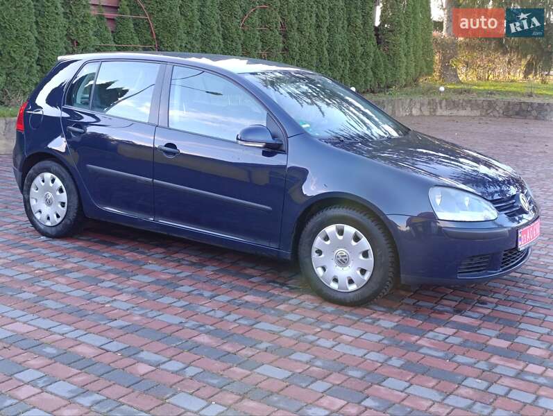 Хетчбек Volkswagen Golf 2004 в Старокостянтинові