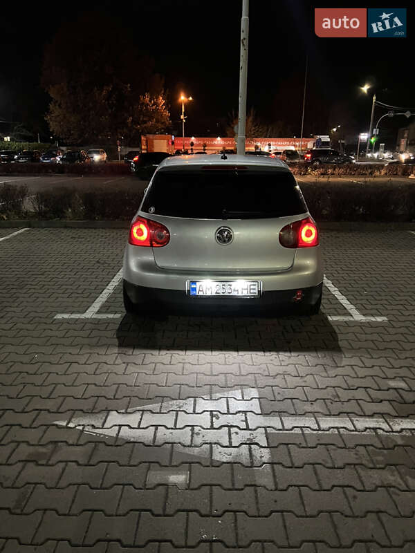 Хэтчбек Volkswagen Golf 2004 в Житомире