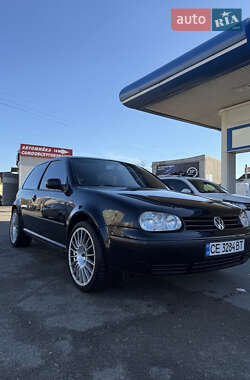 Хетчбек Volkswagen Golf 2001 в Чернівцях