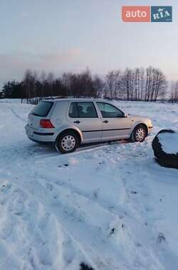 Хетчбек Volkswagen Golf 1998 в Сарнах