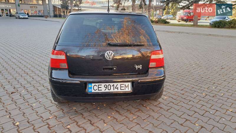Хэтчбек Volkswagen Golf 2003 в Черновцах