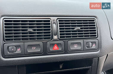 Хэтчбек Volkswagen Golf 2001 в 