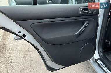 Хэтчбек Volkswagen Golf 2001 в 