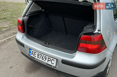 Хэтчбек Volkswagen Golf 2001 в 