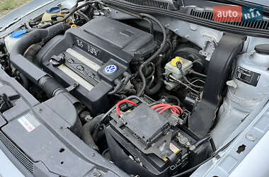 Хэтчбек Volkswagen Golf 2001 в 