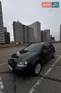 Хетчбек Volkswagen Golf 2004 в Києві