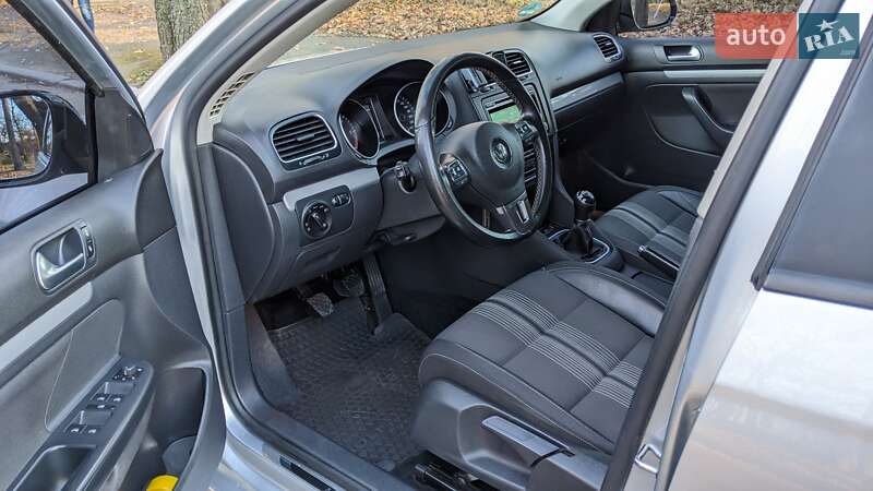 Універсал Volkswagen Golf 2013 в Чернівцях