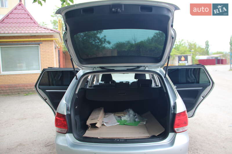 Універсал Volkswagen Golf 2012 в Одесі