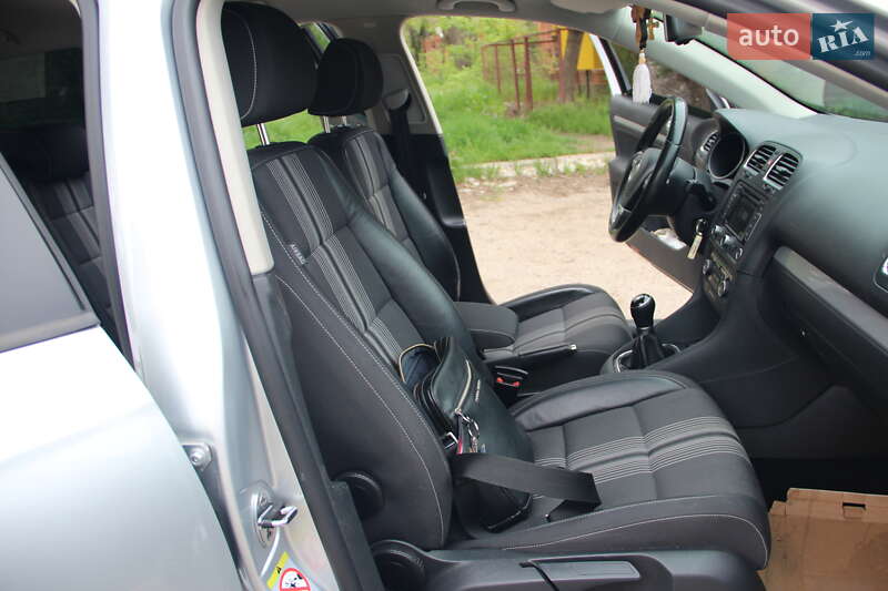 Універсал Volkswagen Golf 2012 в Одесі