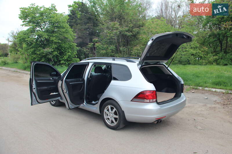 Універсал Volkswagen Golf 2012 в Одесі