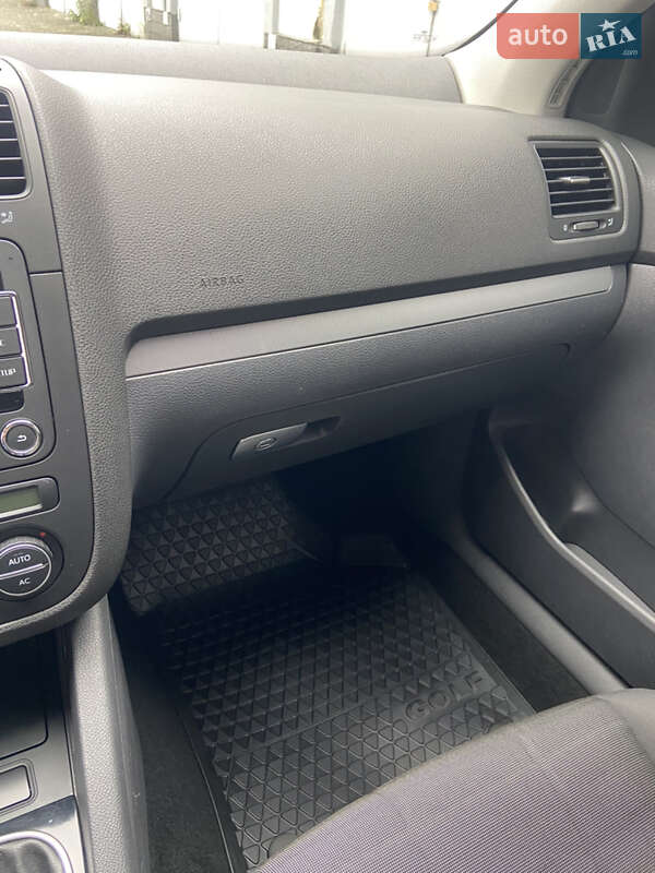 Хетчбек Volkswagen Golf 2007 в Самборі