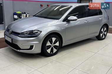 Хетчбек Volkswagen Golf 2018 в 