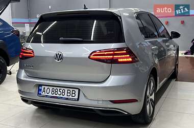 Хетчбек Volkswagen Golf 2018 в 