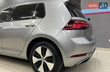 Хетчбек Volkswagen Golf 2018 в 