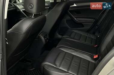 Хетчбек Volkswagen Golf 2018 в 