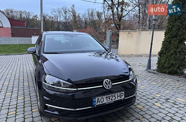 Хетчбек Volkswagen Golf 2017 в Ужгороді