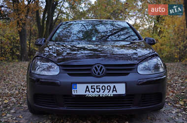 Хэтчбек Volkswagen Golf 2005 в Киеве