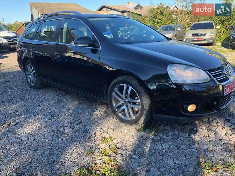 Универсал Volkswagen Golf 2009 в Шумске