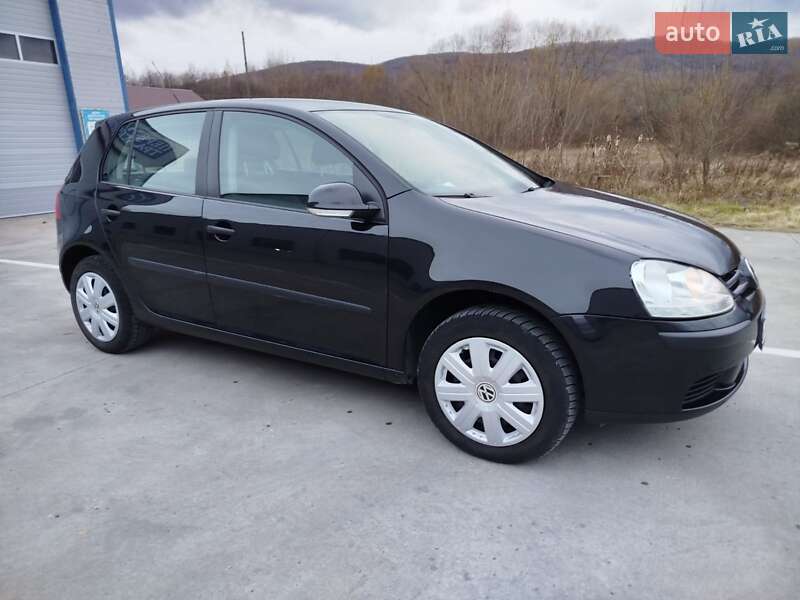 Хетчбек Volkswagen Golf 2005 в Косові