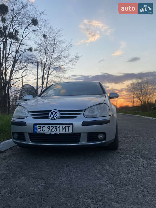 Хетчбек Volkswagen Golf 2004 в Львові