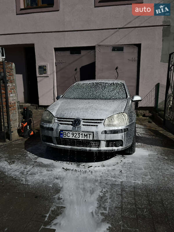 Хетчбек Volkswagen Golf 2004 в Львові