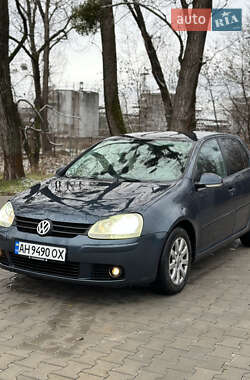 Хэтчбек Volkswagen Golf 2004 в Черновцах