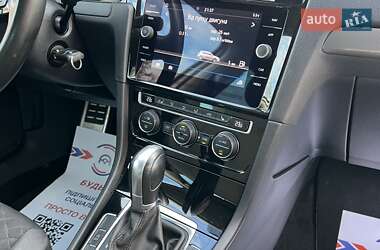 Хэтчбек Volkswagen Golf 2019 в 