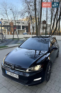 Хэтчбек Volkswagen Golf 2014 в Ивано-Франковске