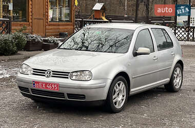 Хэтчбек Volkswagen Golf 2003 в Луцке