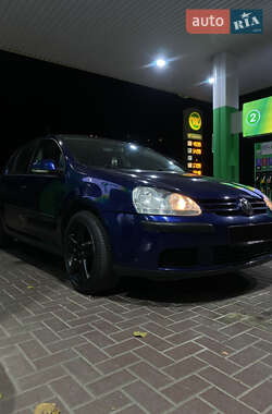 Хэтчбек Volkswagen Golf 2005 в Запорожье