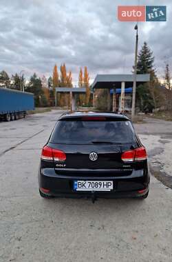 Хетчбек Volkswagen Golf 2010 в Вараші