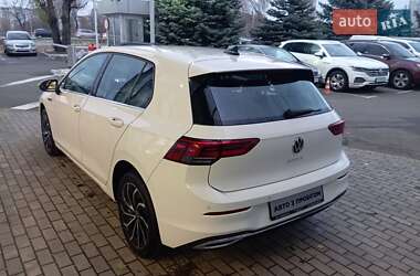 Хэтчбек Volkswagen Golf 2023 в Киеве