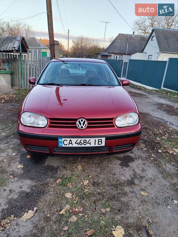 Хэтчбек Volkswagen Golf 1998 в Смеле