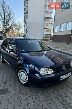 Хэтчбек Volkswagen Golf 2002 в Звягеле