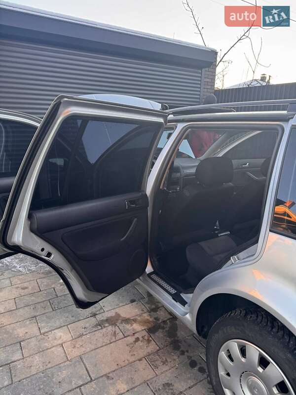 Універсал Volkswagen Golf 2002 в Цумані