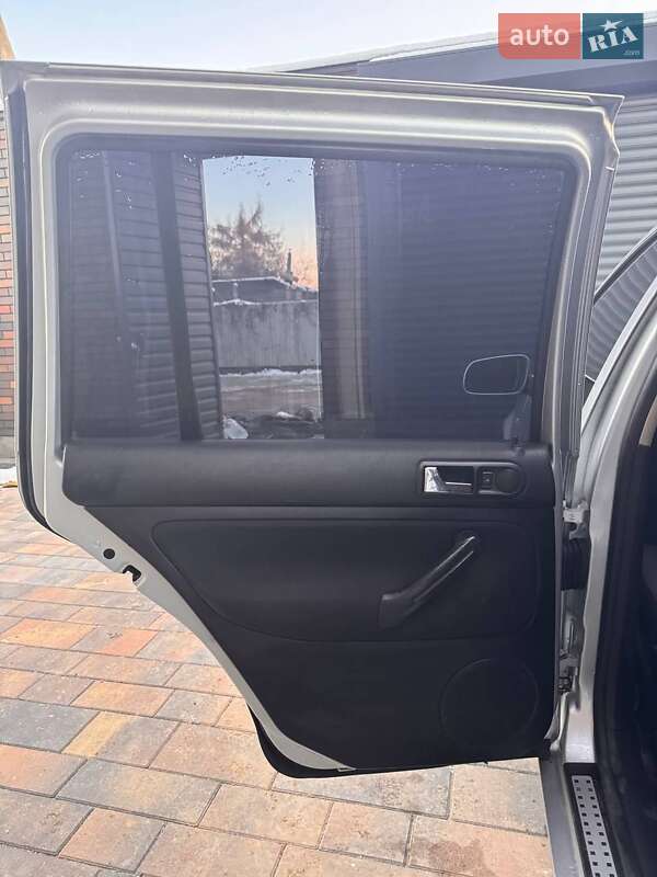 Універсал Volkswagen Golf 2002 в Цумані