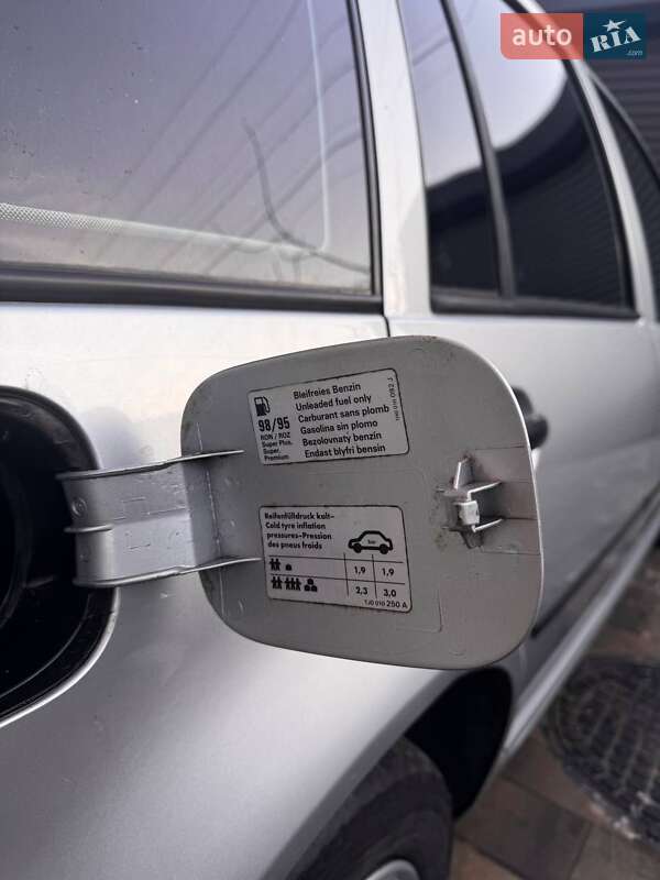 Універсал Volkswagen Golf 2002 в Цумані