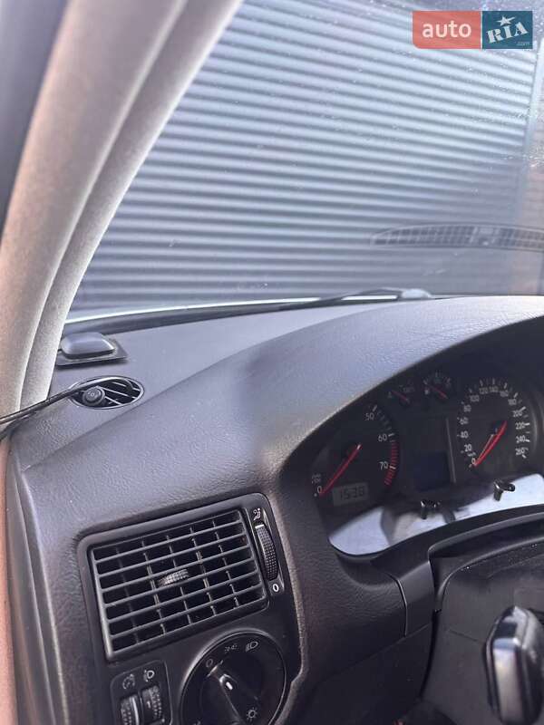 Універсал Volkswagen Golf 2002 в Цумані