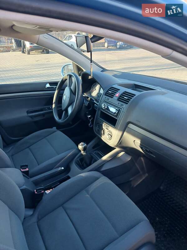 Хетчбек Volkswagen Golf 2004 в Могилів-Подільському