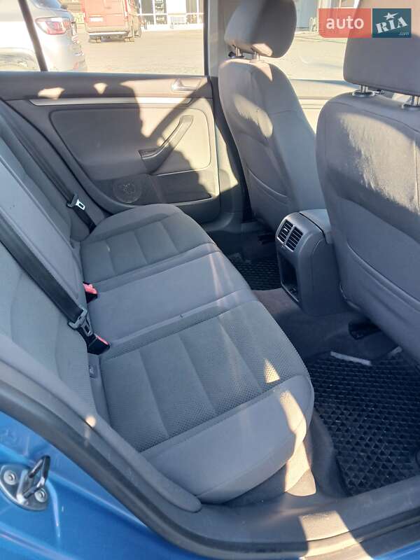 Хетчбек Volkswagen Golf 2004 в Могилів-Подільському