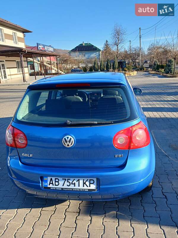 Хетчбек Volkswagen Golf 2004 в Могилів-Подільському